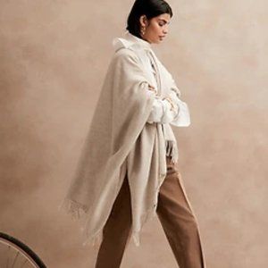 BANANA REPUBLIC Oatmeal Heather Fringed Poncho $119